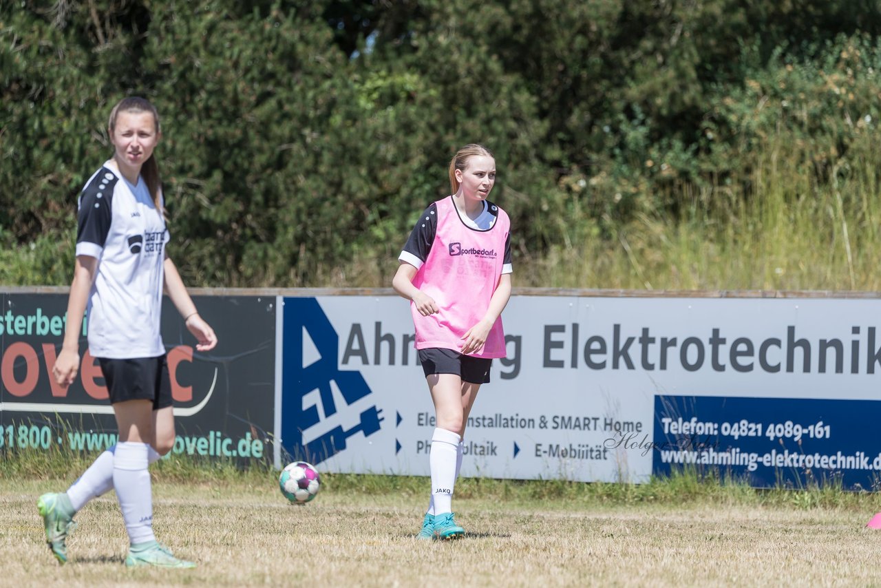 Bild 157 - wBJ TuRa Meldorf/Buesum - JFV Luebeck : Ergebnis: 1:0